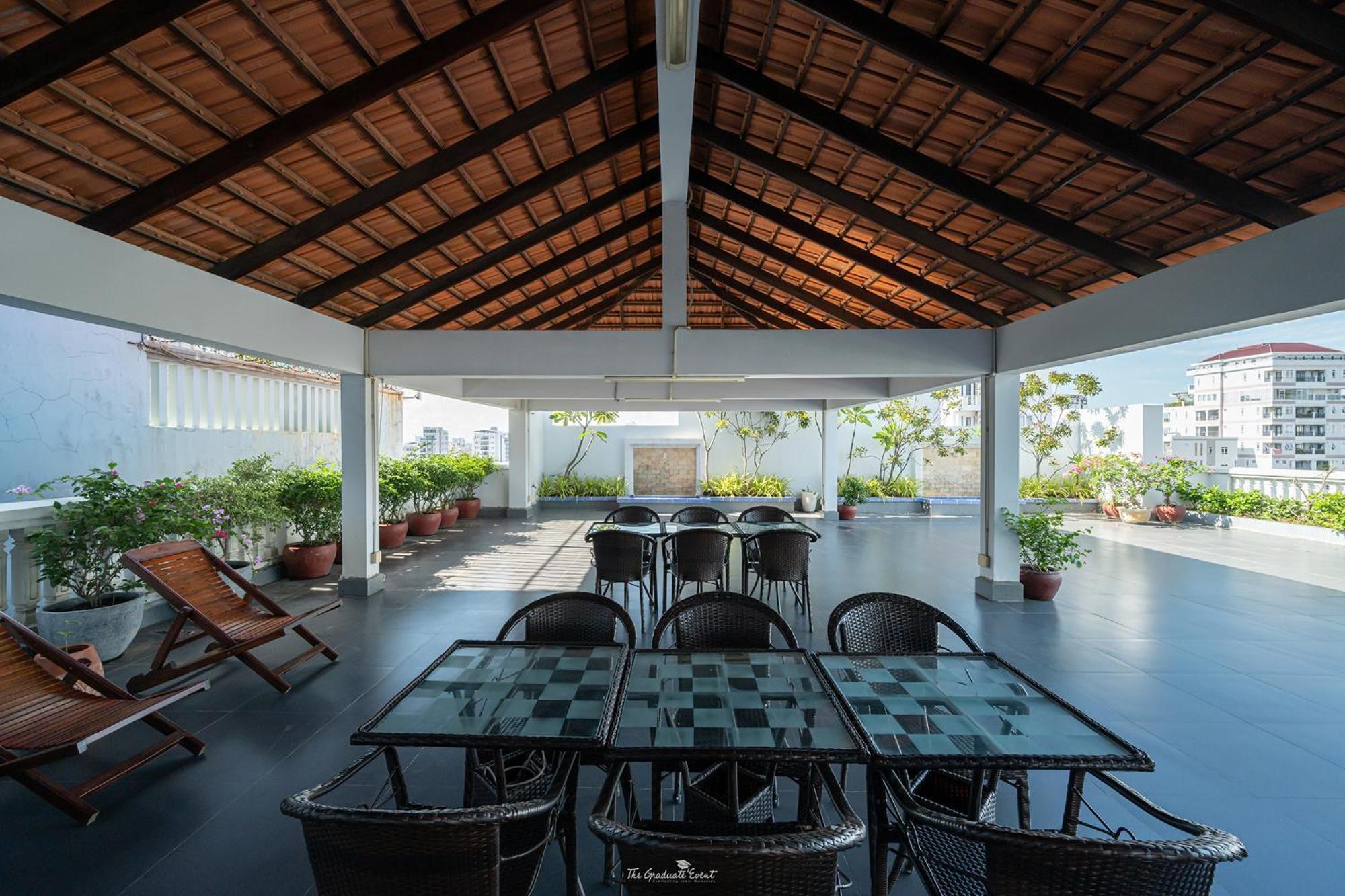 E&v Phnom Penh