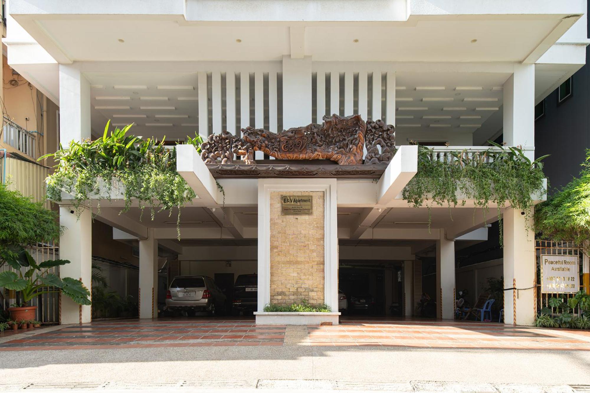 E&v * Phnom-Penh